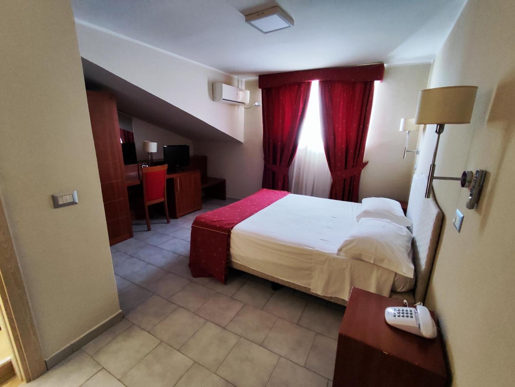Pisani Hotel San Nicola La Strada Εξωτερικό φωτογραφία
