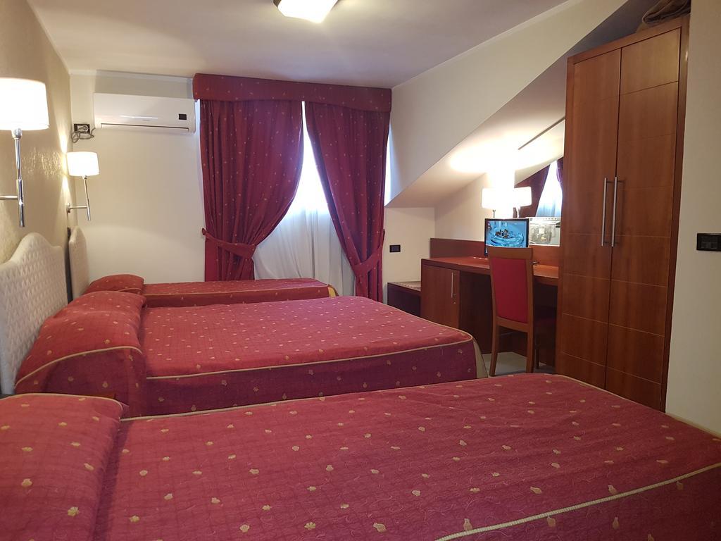 Pisani Hotel San Nicola La Strada Δωμάτιο φωτογραφία